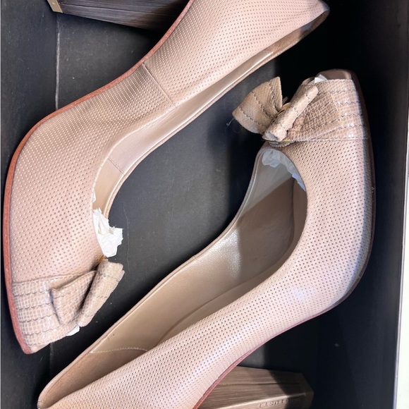 GIOVANNI GIUSTI MADE IN ITAKY Vero Cuoio Tan Peep Toe Heels with Bow Detail - Picture 2 of 11